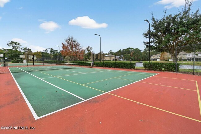 Building Photo - 411 Walnut Dr