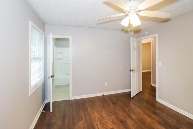 Building Photo - Fantastic 3bd/2ba home! Let yourself in!