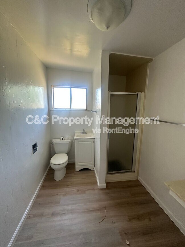 Building Photo - 345 English