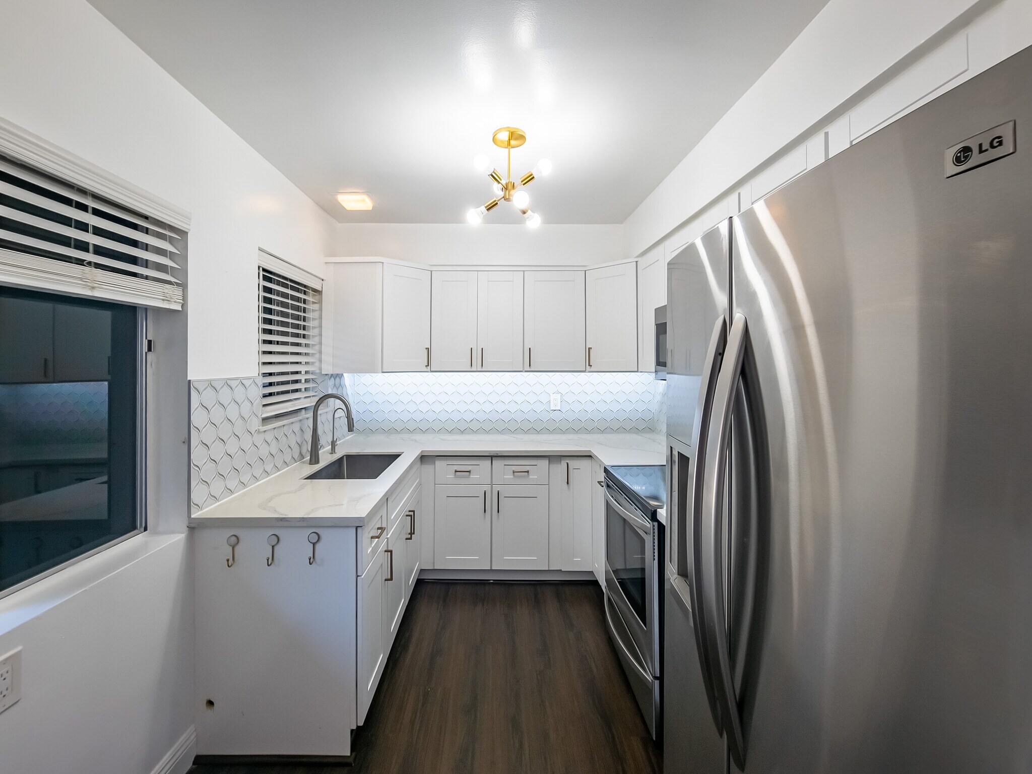 Building Photo - 215 N Kenwood St