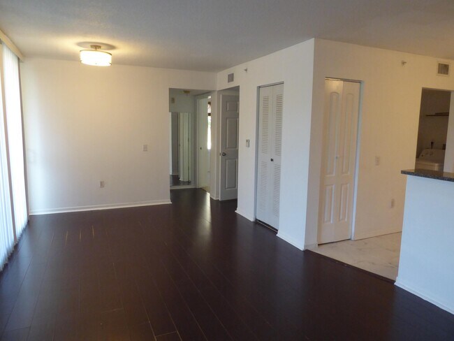 Building Photo - 409 Villa Cir