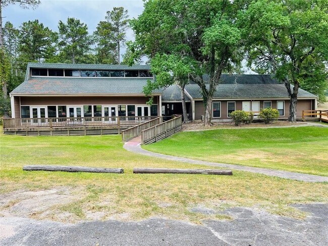 Building Photo - 203 Big Oak