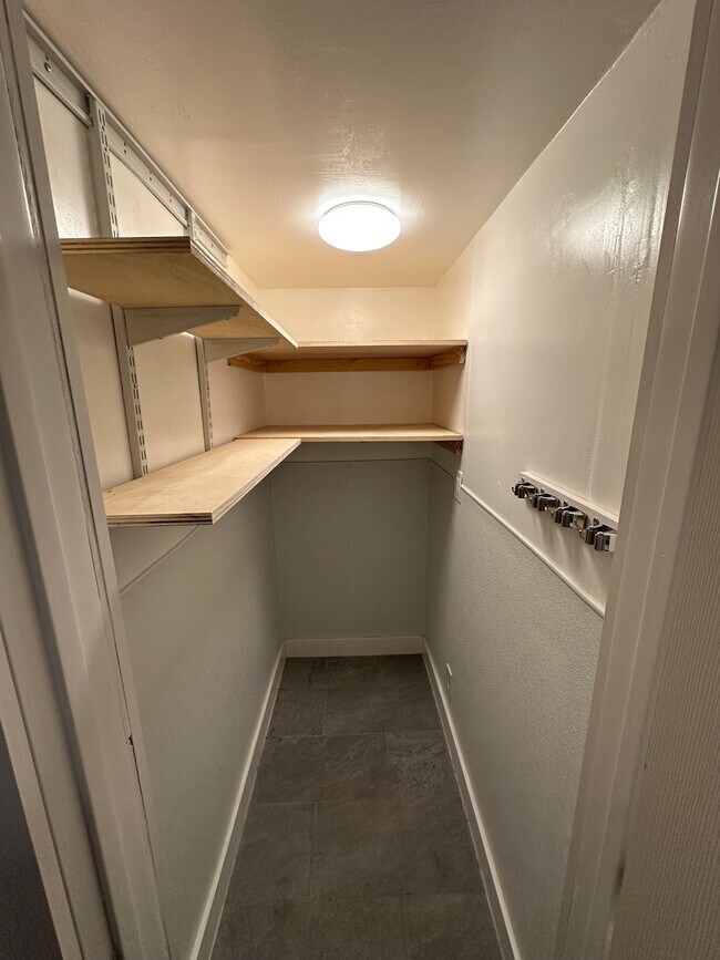 Building Photo - 7970 W Elm St