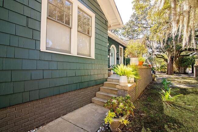 Building Photo - Bull St Bungalow