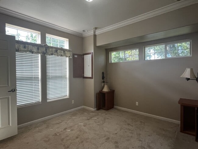 Building Photo - 47 Freedom Dr