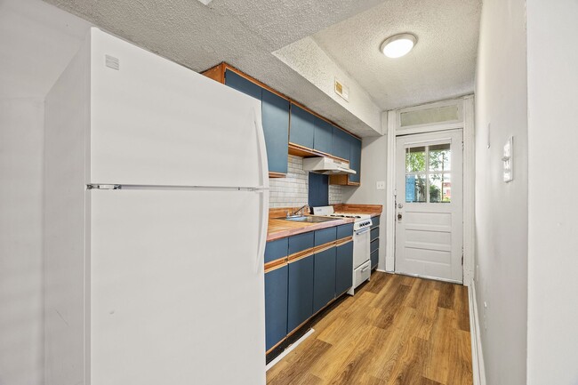Building Photo - 2605 Parkwood Ave
