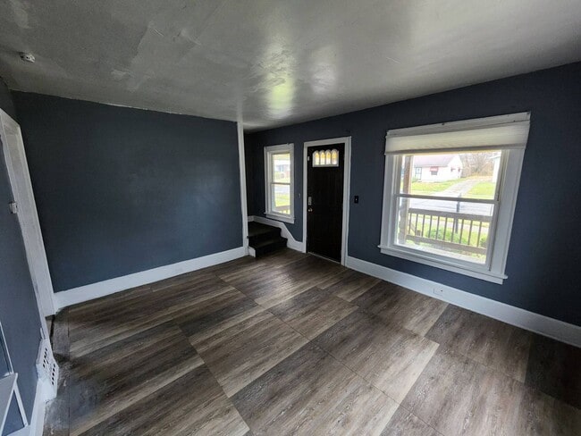 Building Photo - Charming 2-Bedroom Property in Prime Location