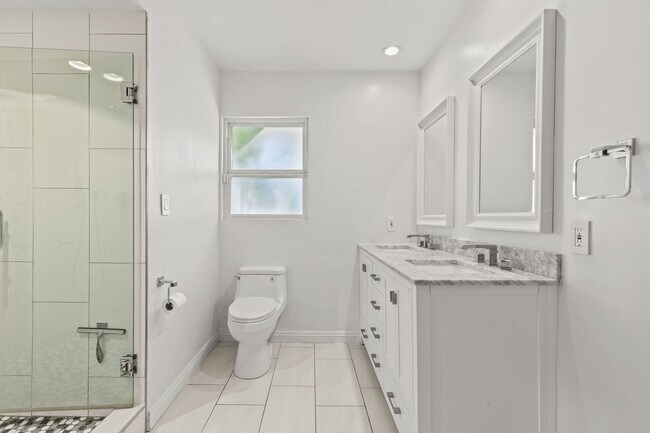 Building Photo - UPGRADED SOUTH OF THE BOULEVARD HOME WITH HUGE BACKYARD!