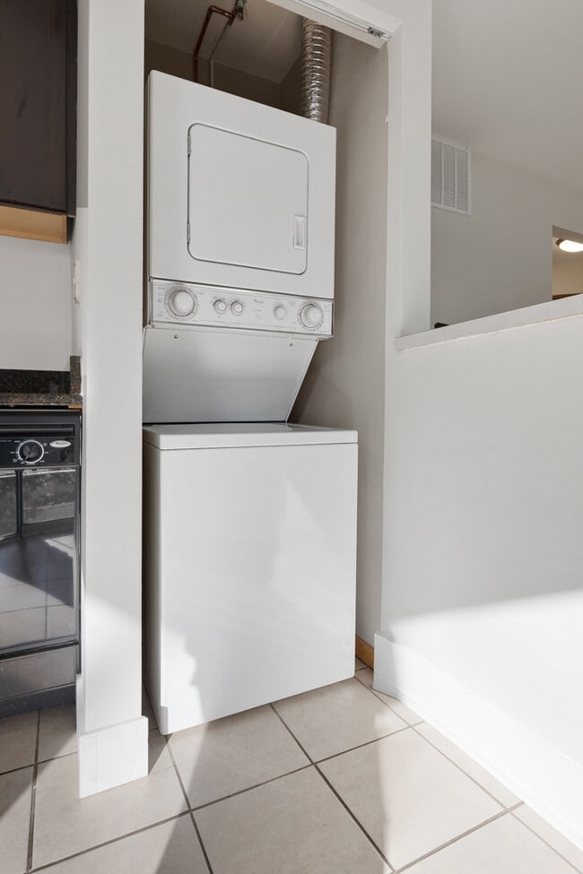 Building Photo - 3 N Victoria Ln