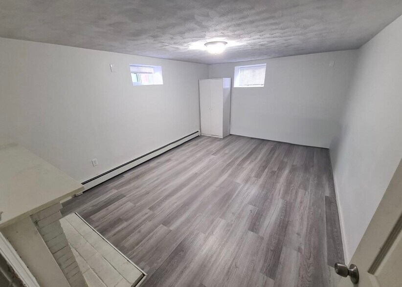 Building Photo - 61 Oakley Ln