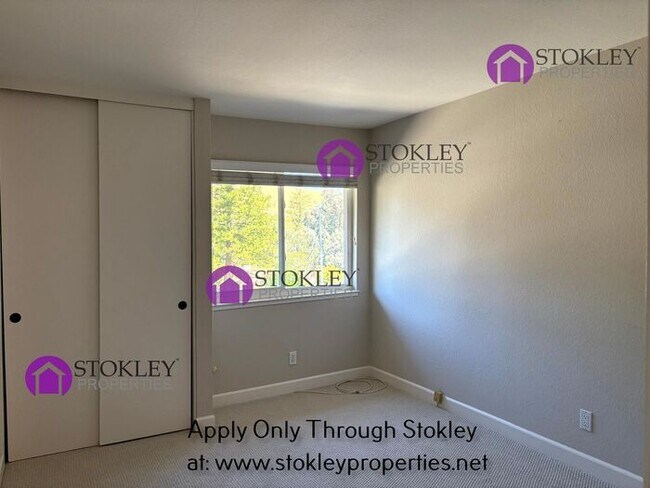 Building Photo - 5633 Mt Hood Ct