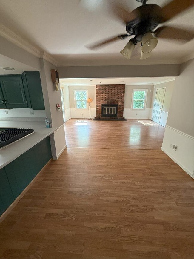 Building Photo - 116 Woodview Ct