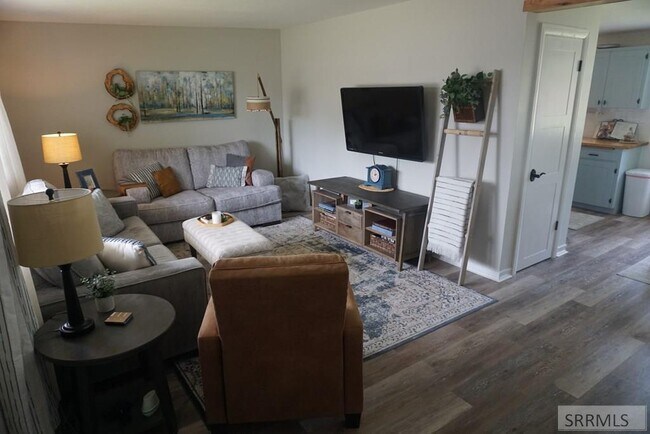 Building Photo - 613 Sykes Dr