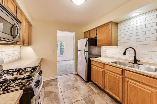 Building Photo - 534 River Front Cir