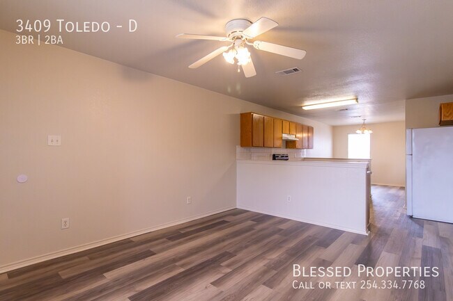 Building Photo - 3409 Toledo-D