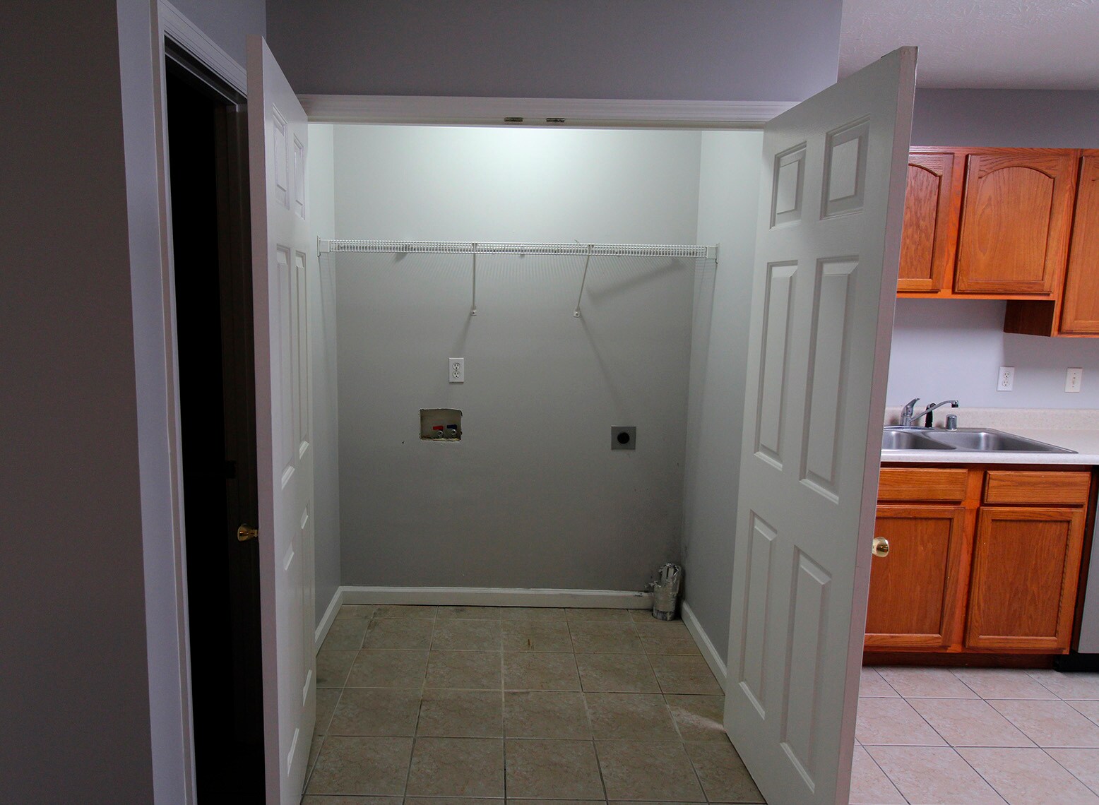 Building Photo - 561 Hampton Way