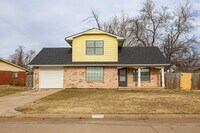 Building Photo - 14004 N Everest Ave