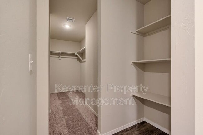 Building Photo - 755 Foxtail Dr