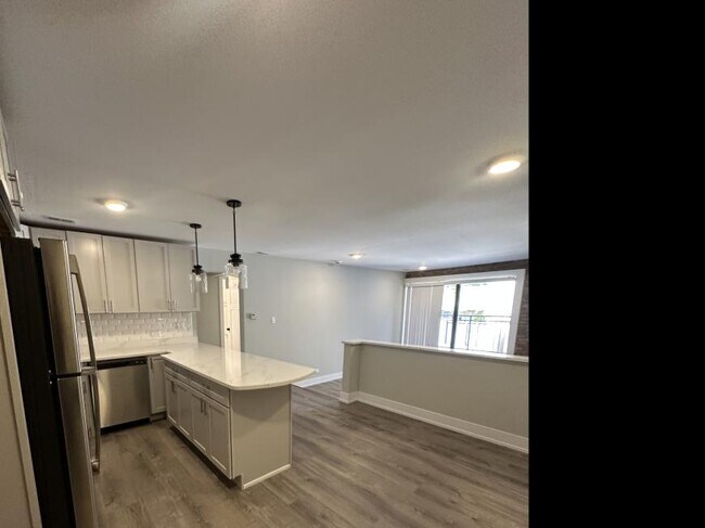 Building Photo - 2 bedroom in Chicago IL 60610