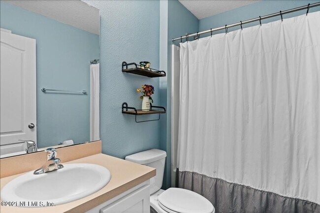 Building Photo - Beautiful 3 Bed, 2 Bath Rental Home – Mode...