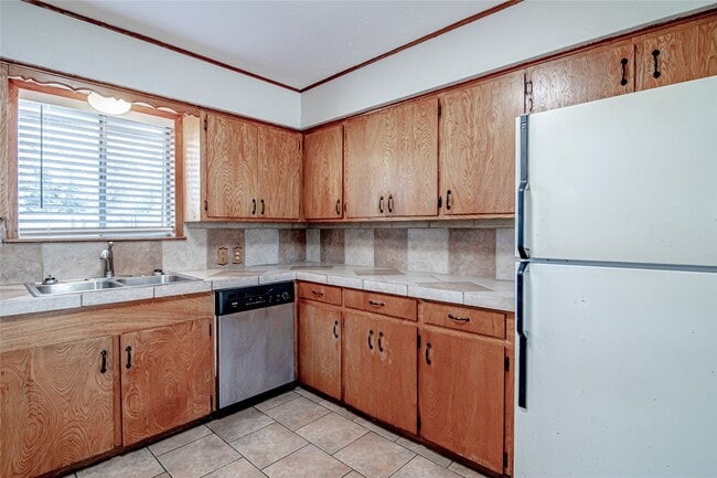 Building Photo - 365 FM247