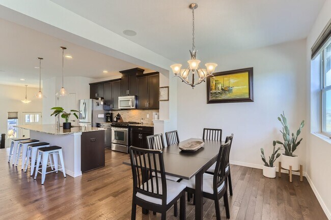 Building Photo - Spacious 2BDR Modern Townhome in Louisville