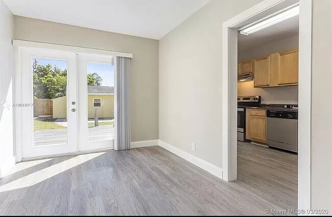 Dining room - Unfurnished - 744 High St