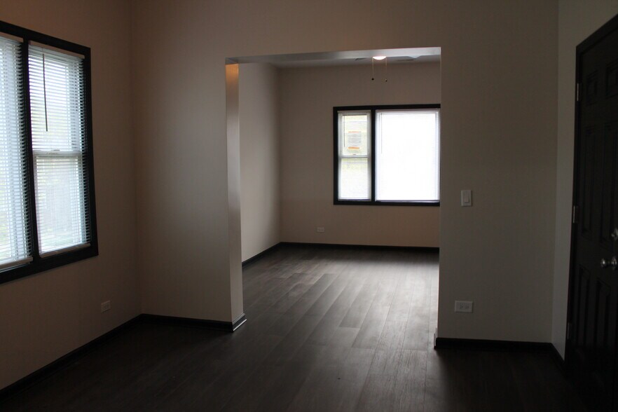Building Photo - 11309 S Edbrooke Ave