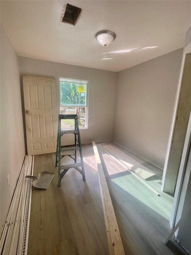 Building Photo - 504 N 8th St