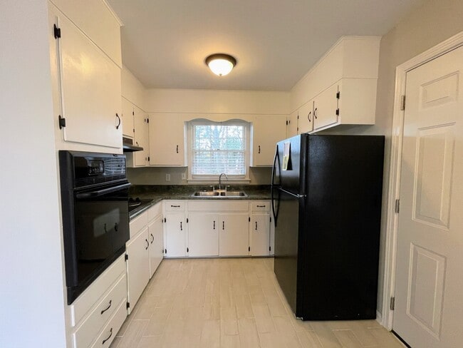 Building Photo - 615 Austin Dr NW