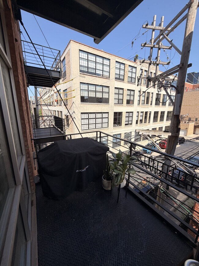 Building Photo - 1344 W Madison St