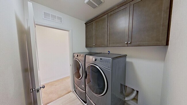 Building Photo - Large 2 Bedroom Townhome at The Village, L...