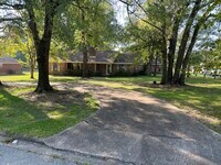 Building Photo - 183 Heatherwood St