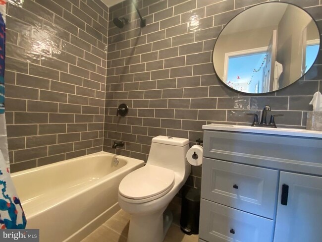 Building Photo - 43 Watertown Ct