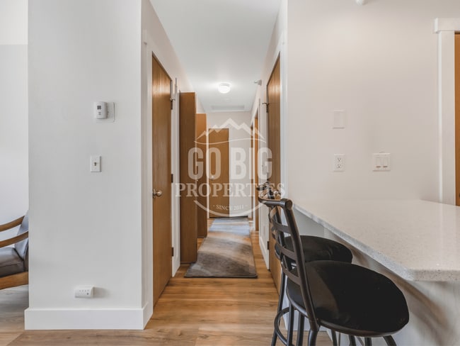 Building Photo - Fully Renovated Condo