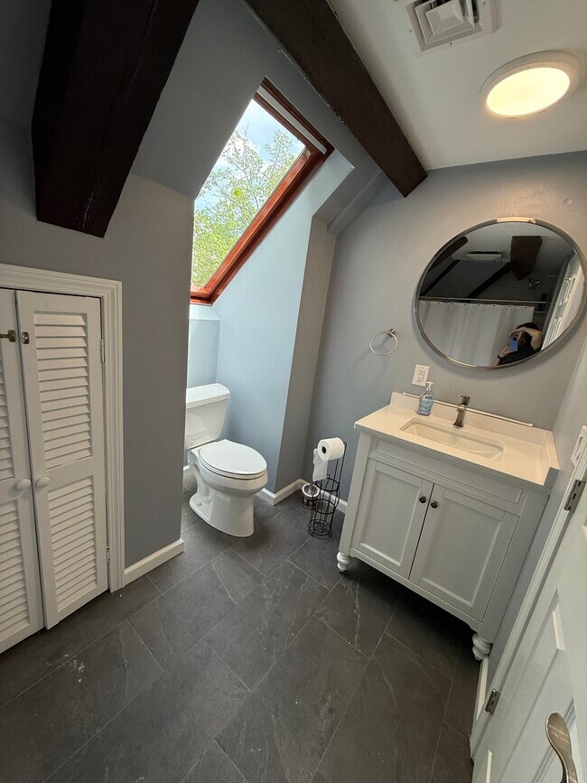 Building Photo - 10 High St