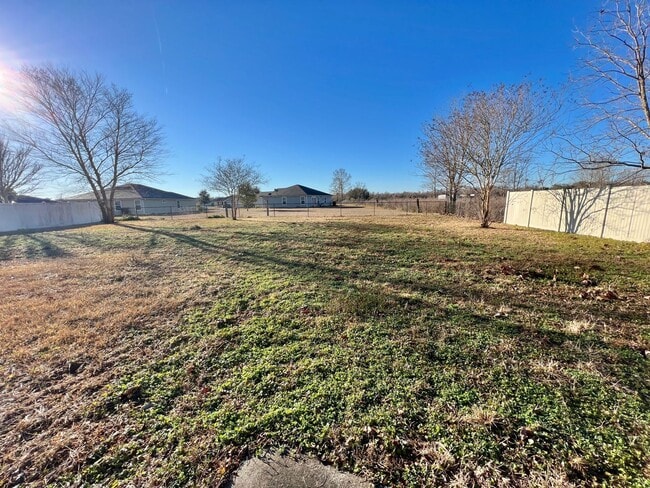 Building Photo - Spacious 4 bedrooms