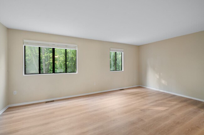 Building Photo - Broadneck Schools! Updated 3 Bedroom 3 Lev...