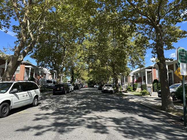 Building Photo - 1843 Clintonville St