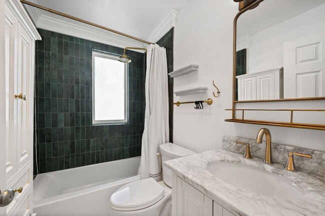Building Photo - Available Now! 2 Bed 1.5 Bath Between Navy...