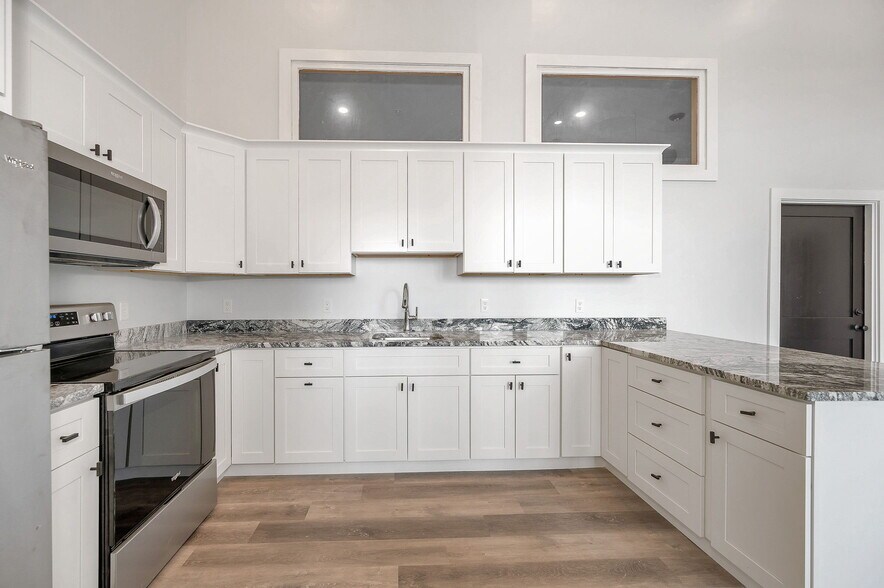 Building Photo - 72 Boisvert St