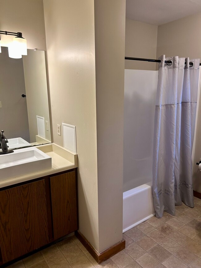 Building Photo - 29 Hunters Way