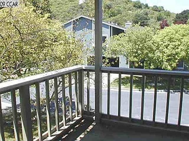 Building Photo - Spacious Modern Townhouse in the Desirable...