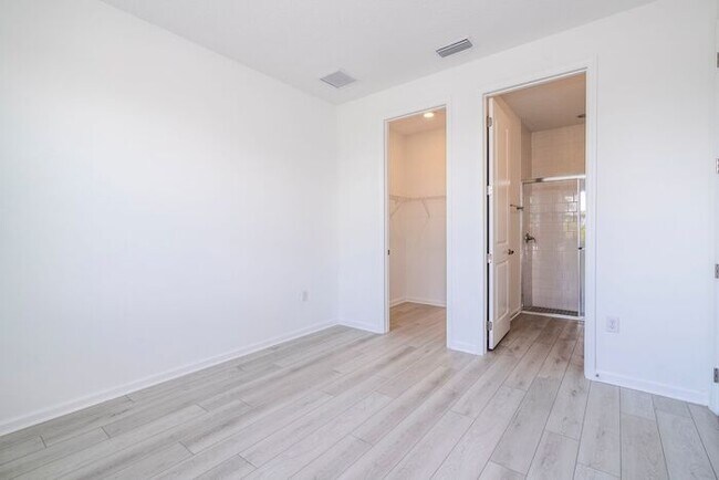 Building Photo - Modern 3-Bedroom 3.5-Bath Townhome with EV Charger, Smart Home Features, 2-Car Garage & Resort-St...
