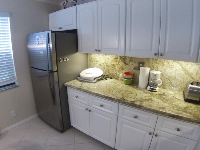 Building Photo - 22 Capri Dr