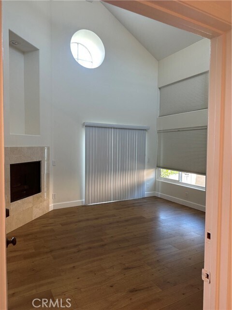 Building Photo - 13508 Moorpark St