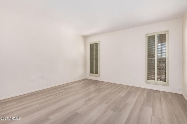 Building Photo - 10641 W Boswell Blvd