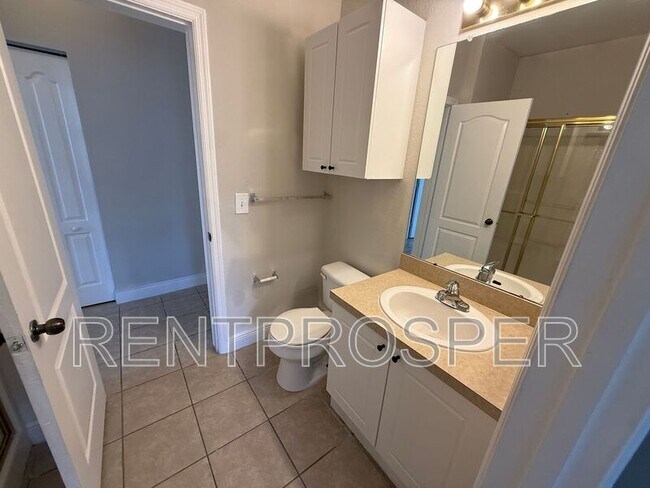 Building Photo - 3379 S Kirkman Rd