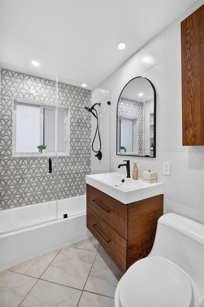 Building Photo - 252 SW 23rd St