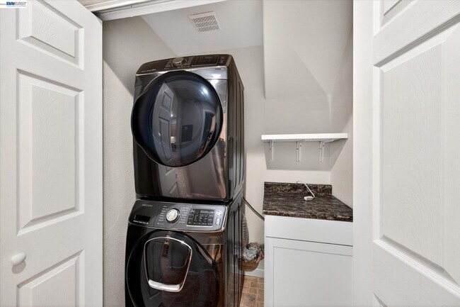 Building Photo - 133 Sundance Pl